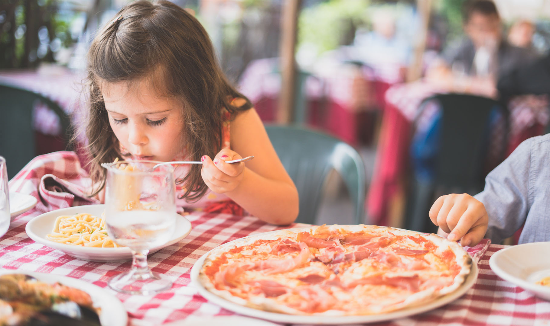 7 Healthy Eating Habits to Teach Your Kids Now MomCenter